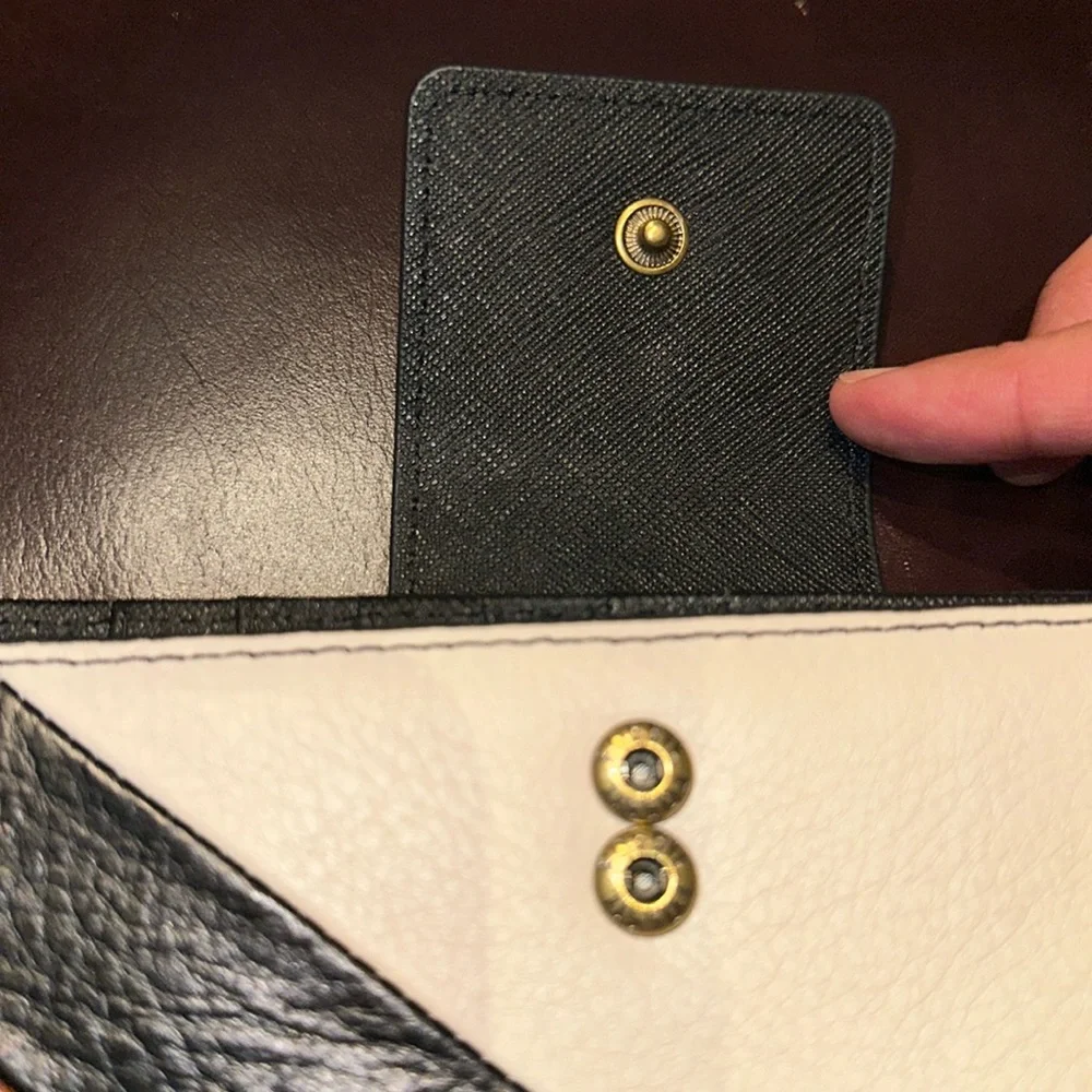 Fossil Madison Leather Wallet - Picture 12 of 16